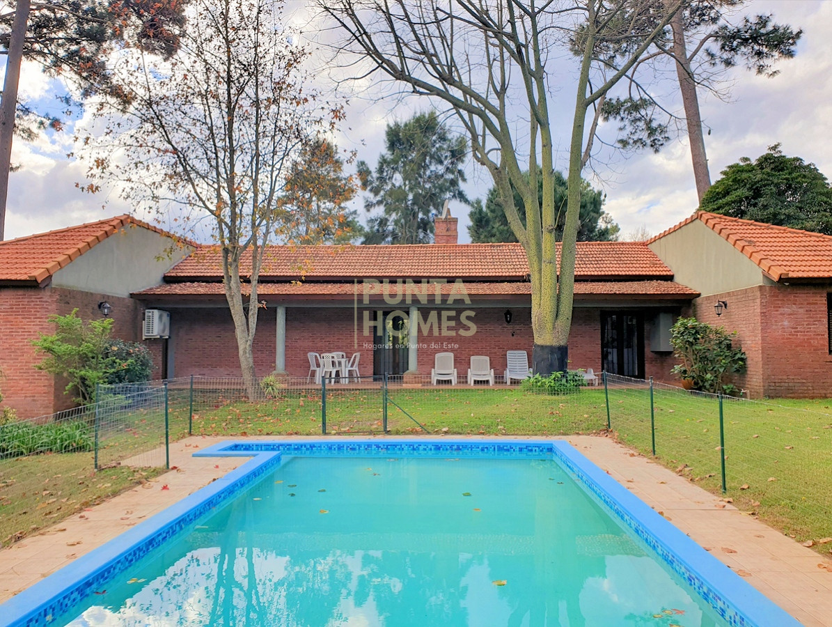 Casa ID.3806 - Venta de casa de 3 dormitorios en Cantegril, Punta del Este.