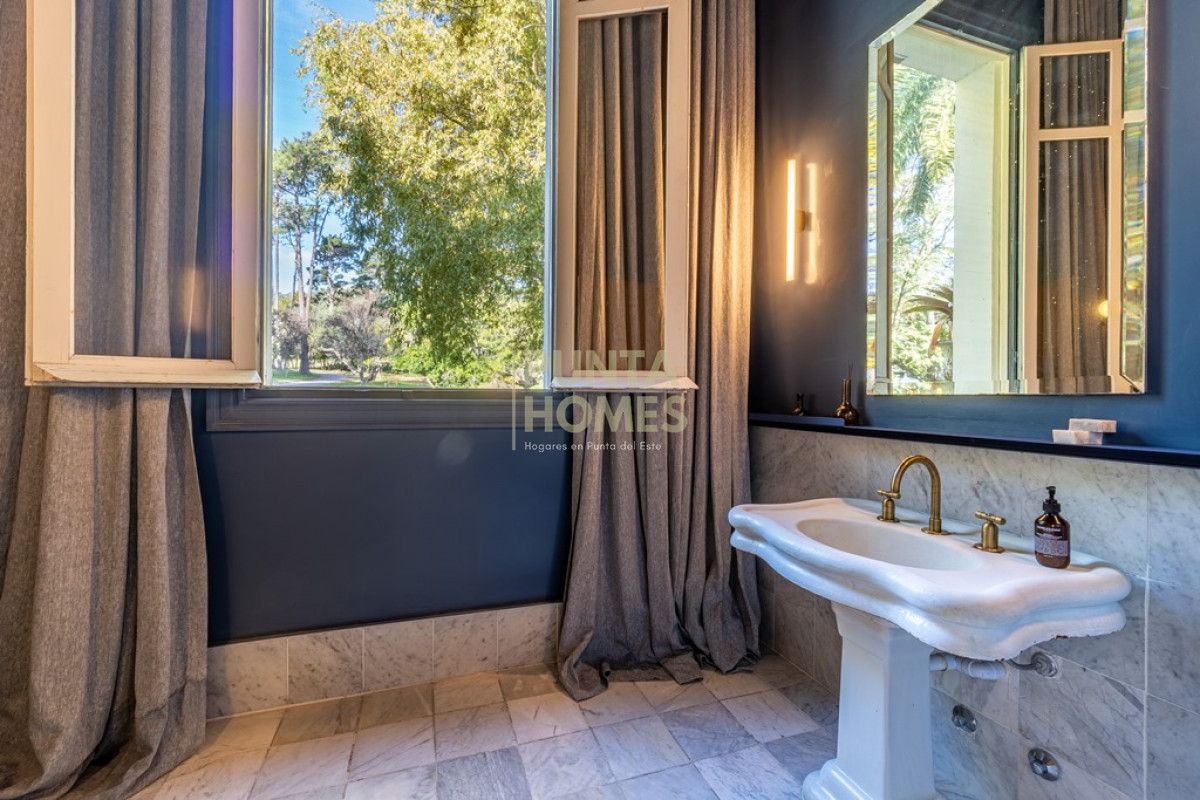 Casa ID.55 - Venta de Residencia de 7 dormitorios en Laguna del Sauce, Punta del Este