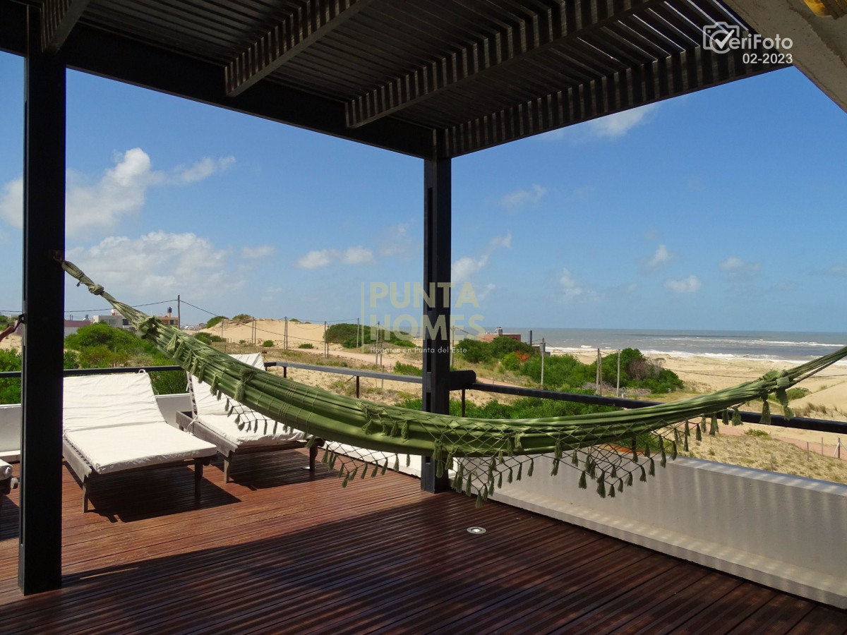 Casa ID.3842 - Venta Espectacular casa frente al mar en Punta del Diablo