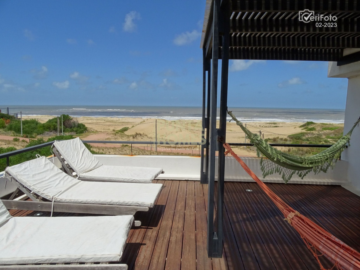 Casa ID.3842 - Venta Espectacular casa frente al mar en Punta del Diablo