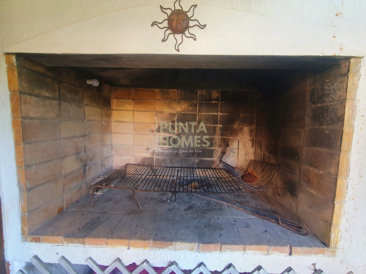 Casa ID.1639 - Venta de casa de 3 dormitorios, 3 baños + casa de huéspedes en Pinares, Playa Mansa, Punta del Este.