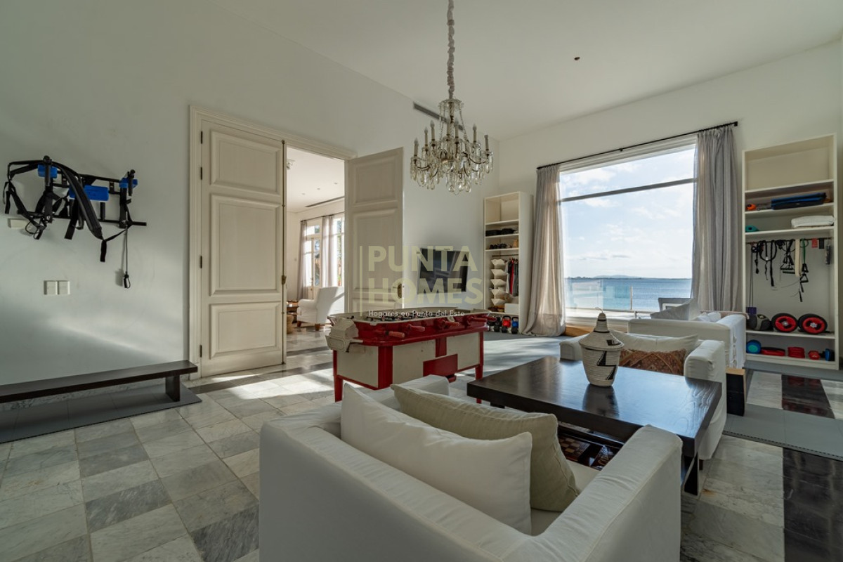 Casa ID.55 - Venta de Residencia de 7 dormitorios en Laguna del Sauce, Punta del Este