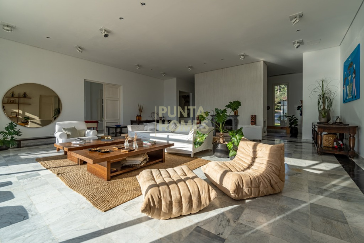 Casa ID.55 - Venta de Residencia de 7 dormitorios en Laguna del Sauce, Punta del Este
