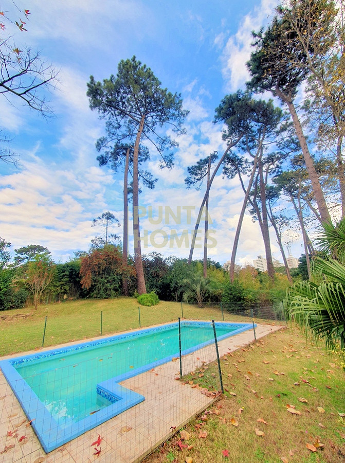 Casa ID.3806 - Venta de casa de 3 dormitorios en Cantegril, Punta del Este.