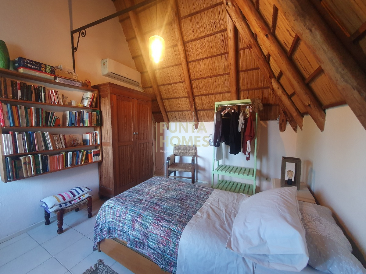 Casa ID.1639 - Venta de casa de 3 dormitorios, 3 baños + casa de huéspedes en Pinares, Playa Mansa, Punta del Este.