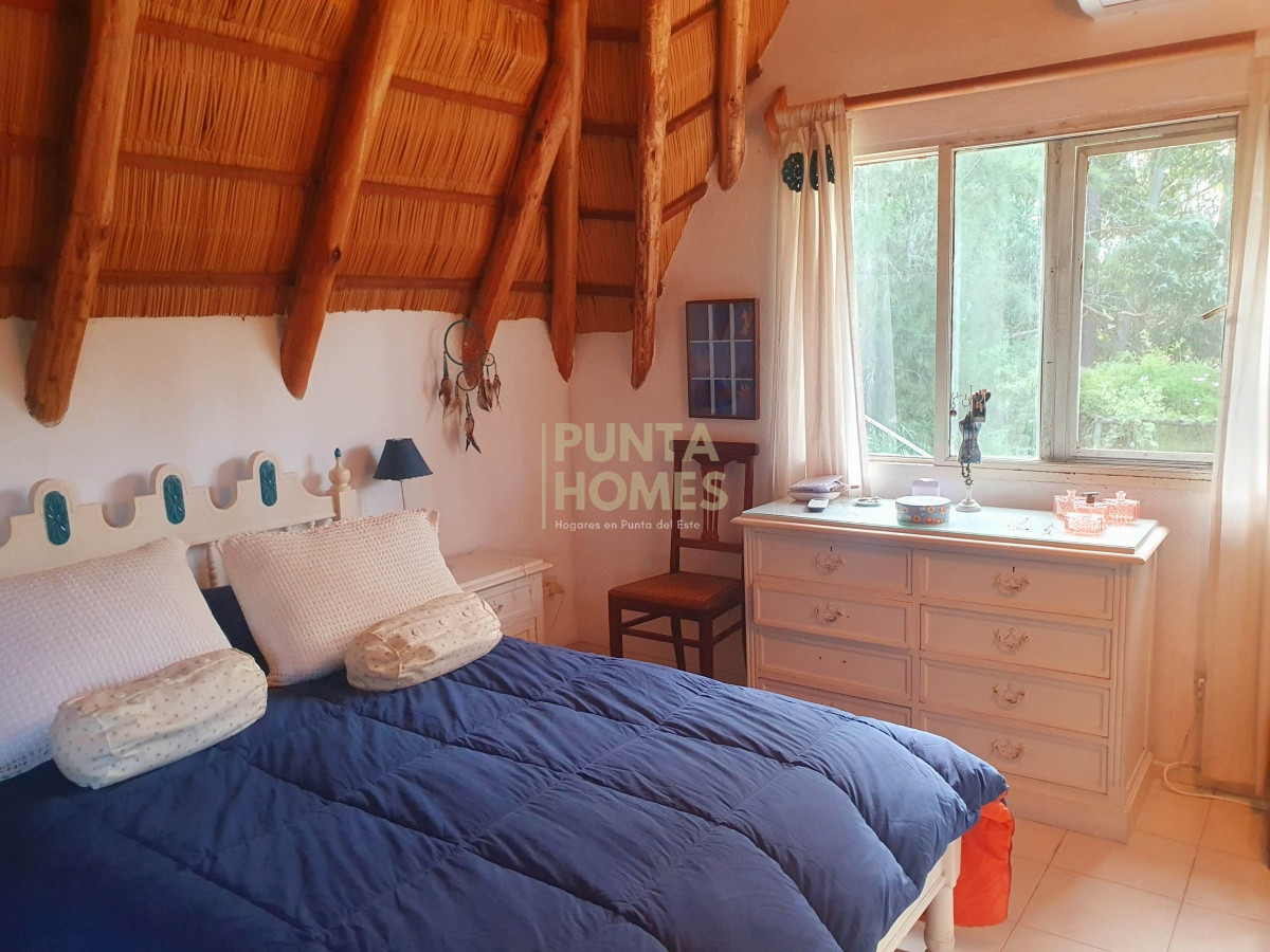 Casa ID.1639 - Venta de casa de 3 dormitorios, 3 baños + casa de huéspedes en Pinares, Playa Mansa, Punta del Este.