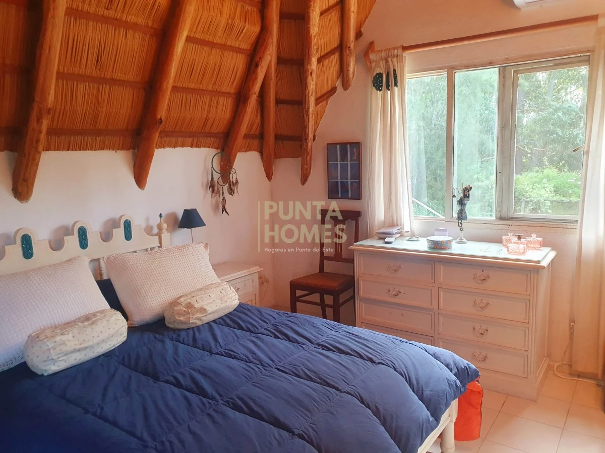 Casa ID.1639 - Venta de casa de 3 dormitorios, 3 baños + casa de huéspedes en Pinares, Playa Mansa, Punta del Este.