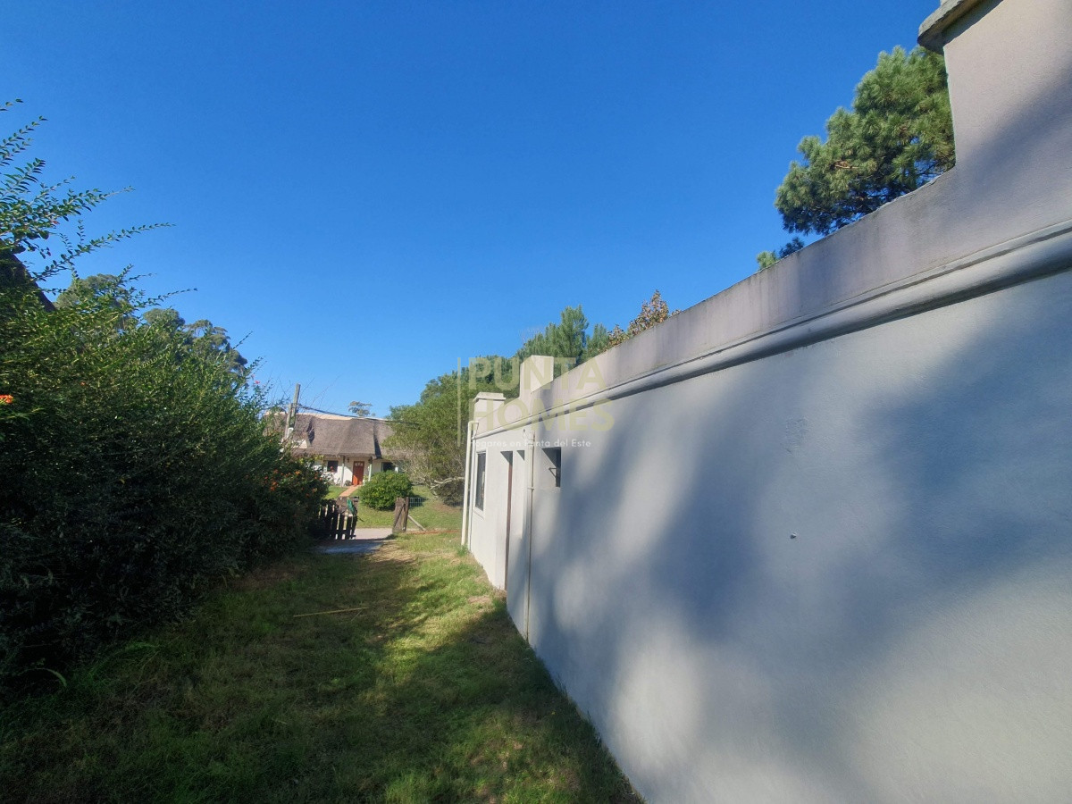 Casa ID.1691 - Venta de casa de 3 dormitorios y 2 baños en Pinares, Punta del Este.