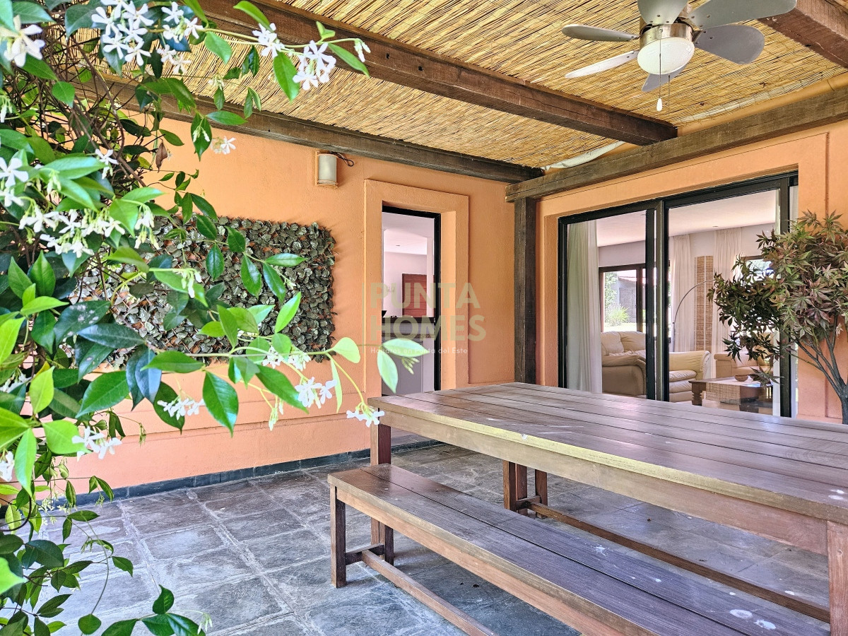 Casa ID.3788 - Venta de casa de 2 dormitorios en Barrio Privado en Punta del Este.