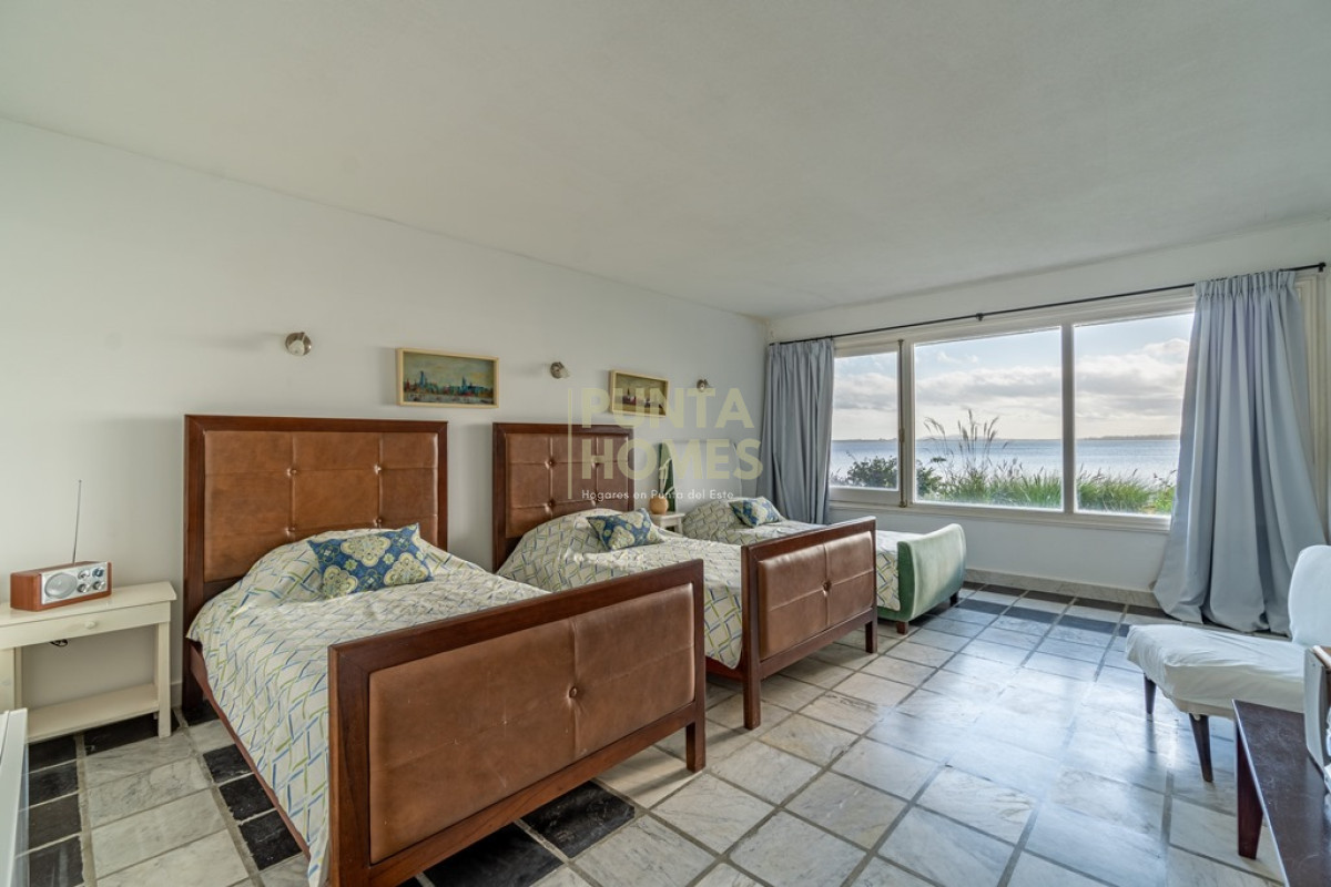Casa ID.55 - Venta de Residencia de 7 dormitorios en Laguna del Sauce, Punta del Este
