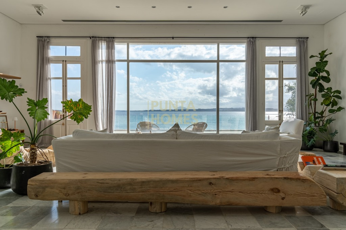 Casa ID.55 - Venta de Residencia de 7 dormitorios en Laguna del Sauce, Punta del Este