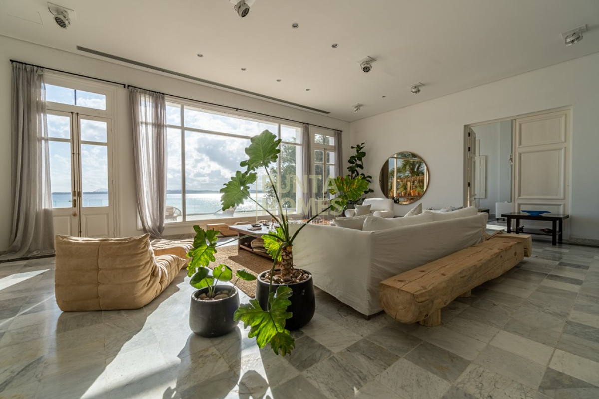 Casa ID.55 - Venta de Residencia de 7 dormitorios en Laguna del Sauce, Punta del Este