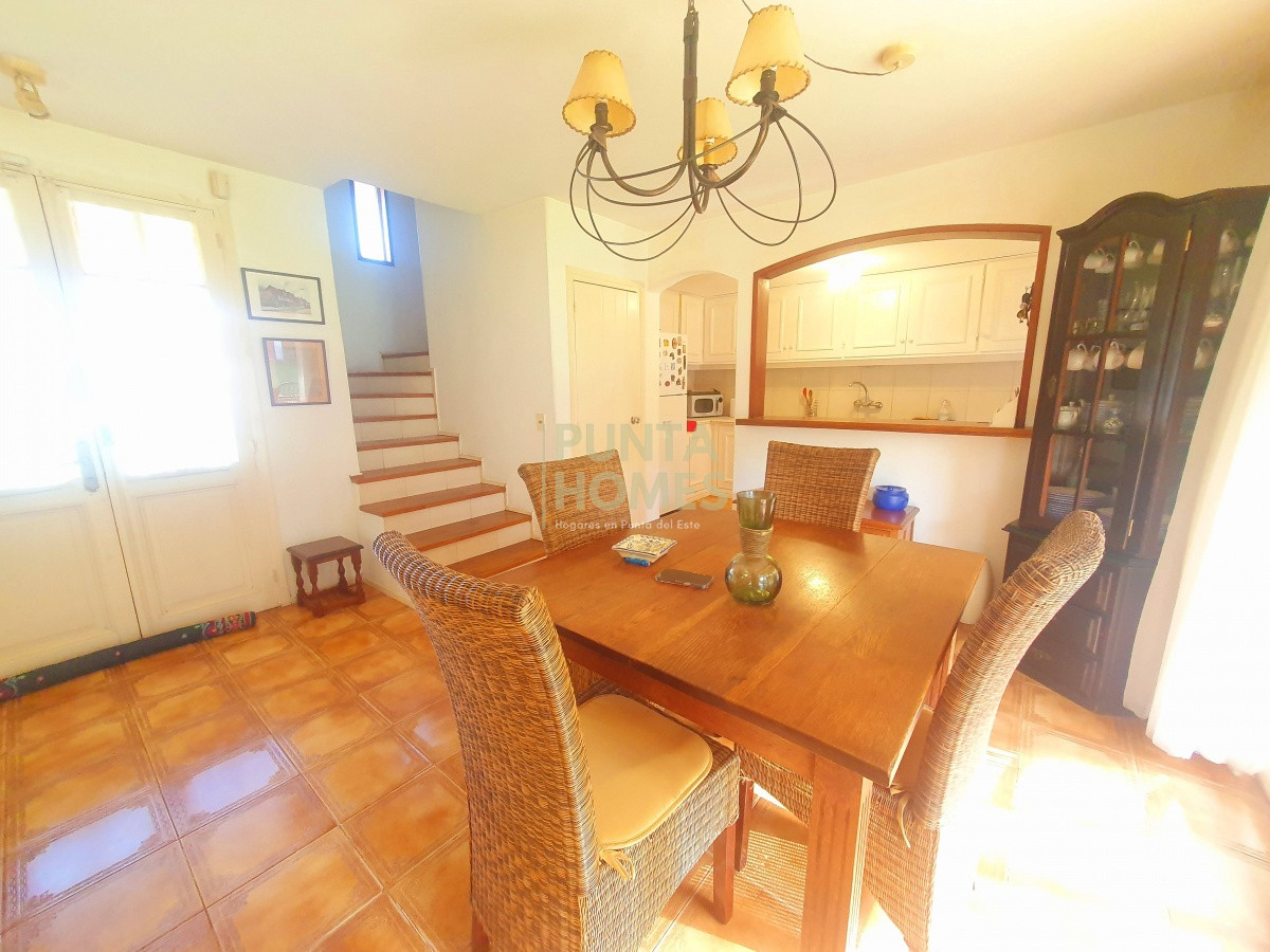 Casa ID.1639 - Venta de casa de 3 dormitorios, 3 baños + casa de huéspedes en Pinares, Playa Mansa, Punta del Este.