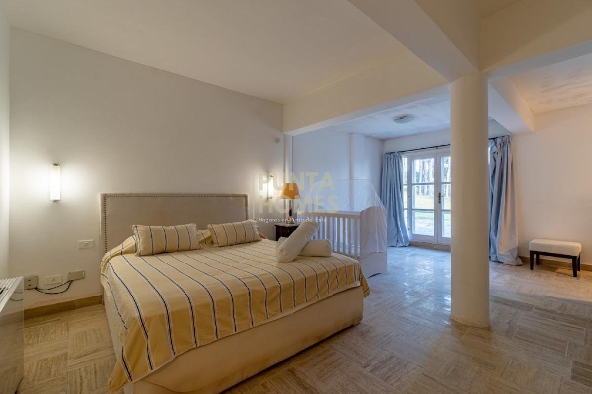 Casa ID.55 - Venta de Residencia de 7 dormitorios en Laguna del Sauce, Punta del Este