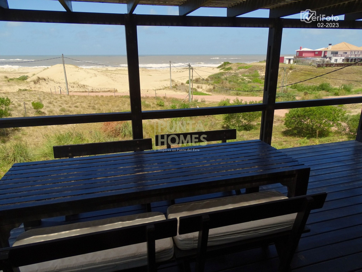 Casa ID.3842 - Venta Espectacular casa frente al mar en Punta del Diablo