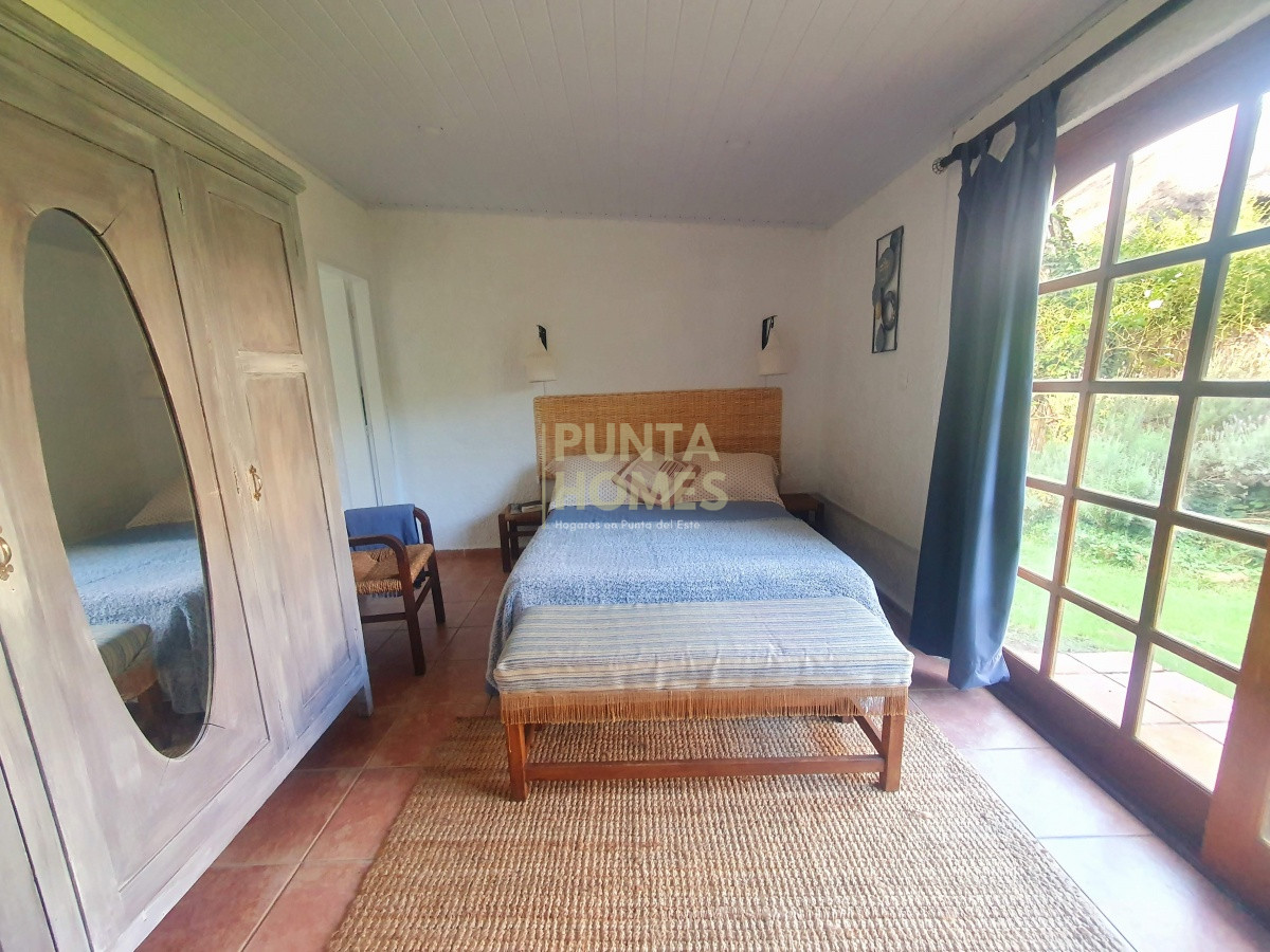 Casa ID.1639 - Venta de casa de 3 dormitorios, 3 baños + casa de huéspedes en Pinares, Playa Mansa, Punta del Este.