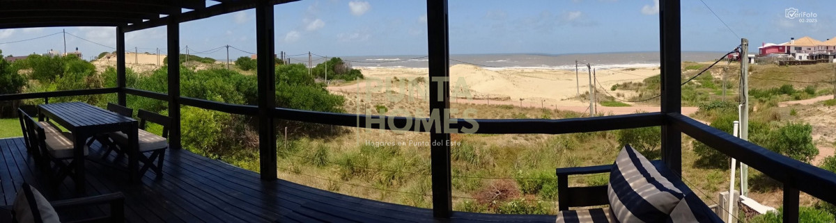 Casa ID.3842 - Venta Espectacular casa frente al mar en Punta del Diablo