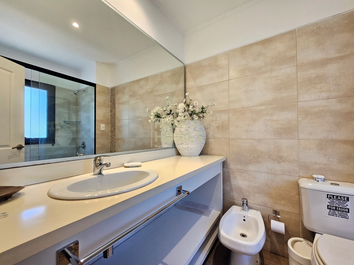 Casa ID.3788 - Venta de casa de 2 dormitorios en Barrio Privado en Punta del Este.