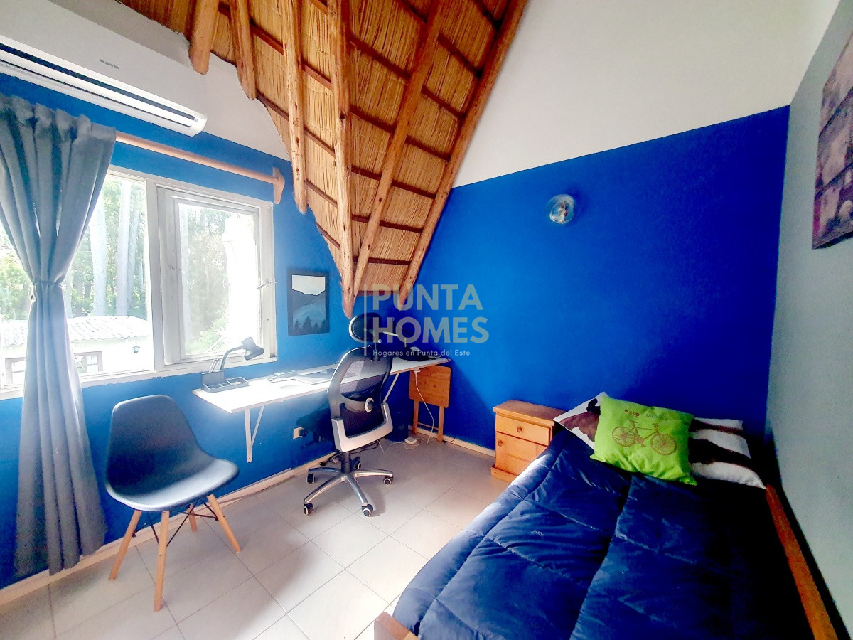Casa ID.1639 - Venta de casa de 3 dormitorios, 3 baños + casa de huéspedes en Pinares, Playa Mansa, Punta del Este.