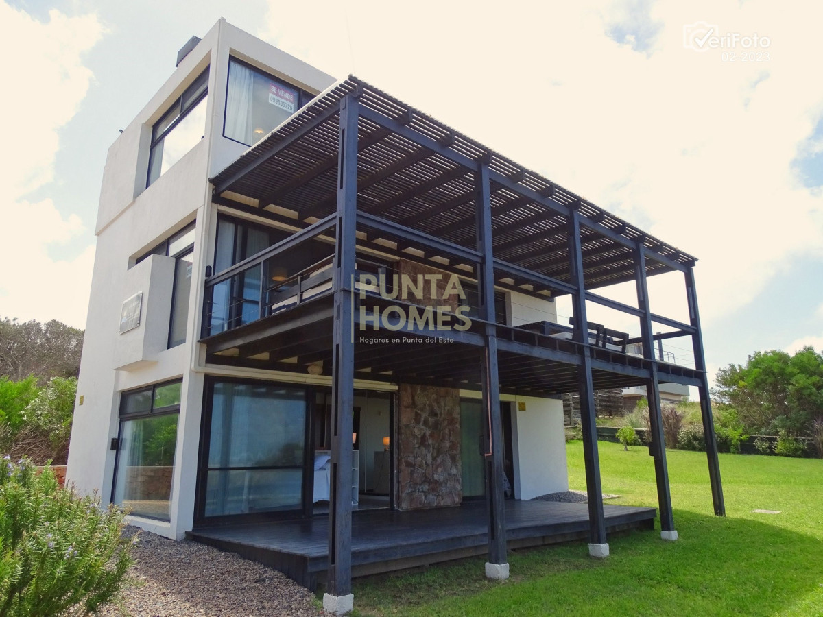 Casa ID.3842 - Venta Espectacular casa frente al mar en Punta del Diablo