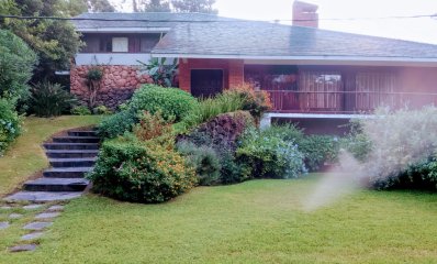 Venta de amplia casa en San Rafel