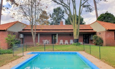 Venta de casa de 3 dormitorios en Cantegril, Punta del Este.