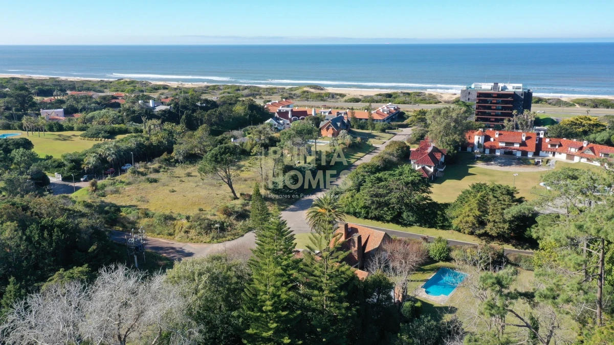 Terreno ID.83 - Venta de Terreno de 967 m2, en San Rafael, Punta del Este. a 100 mts del Mar.