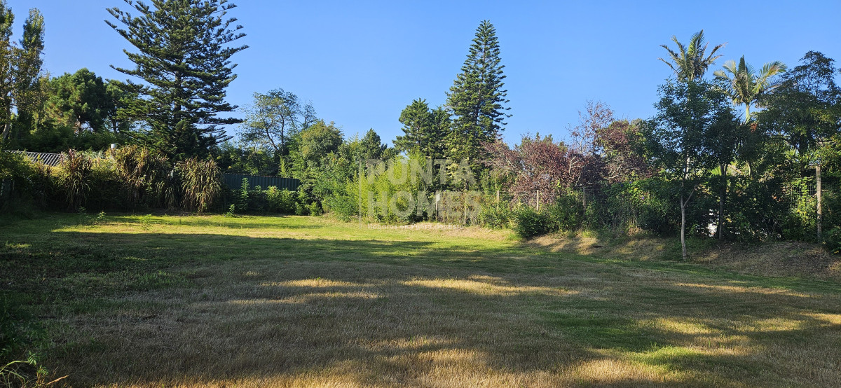 Terreno ID.3826 - **Venta** Terreno 1100m² en Barrio Golf Punta del Este  Ideal casa familiar