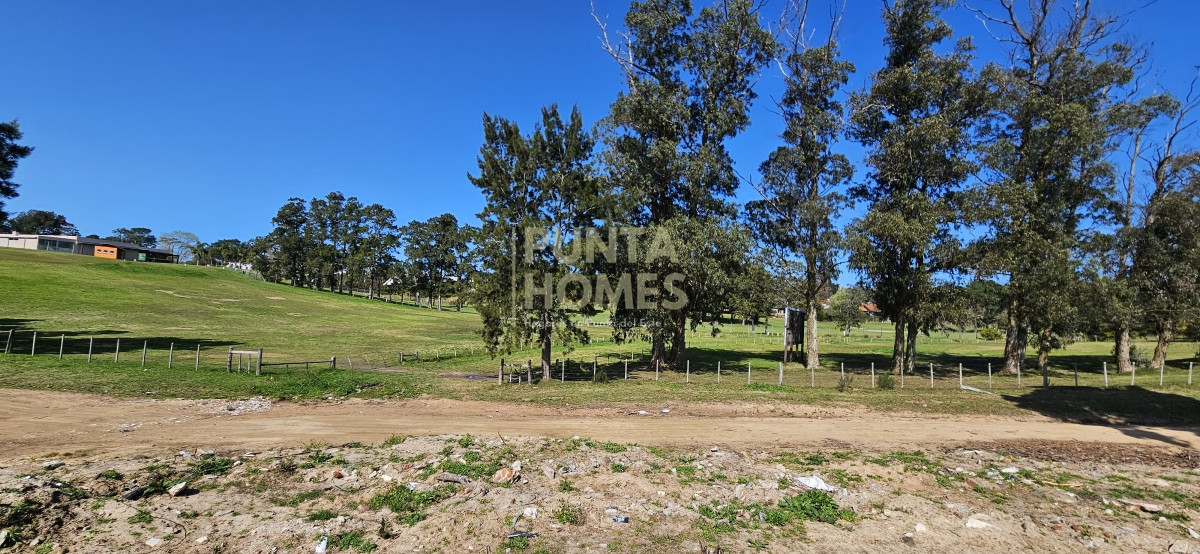 Terreno ID.3793 - **Venta** Terrenos en venta frente a Club de Golf de Punta del Este