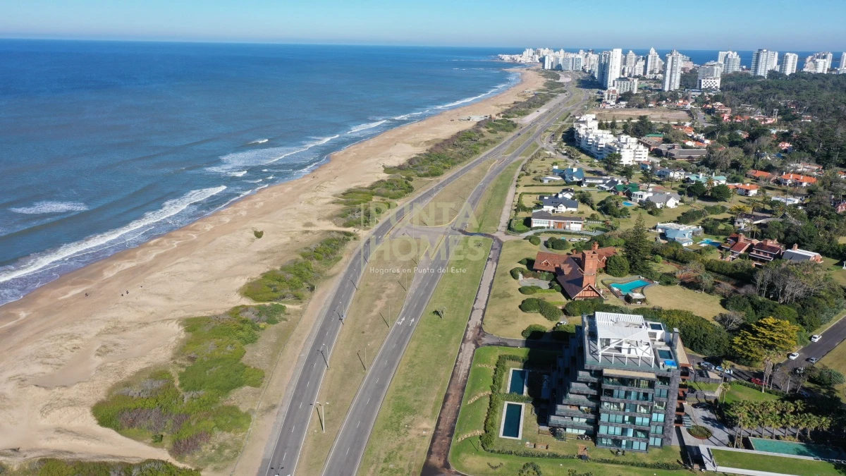 Terreno ID.83 - Venta de Terreno de 967 m2, en San Rafael, Punta del Este. a 100 mts del Mar.