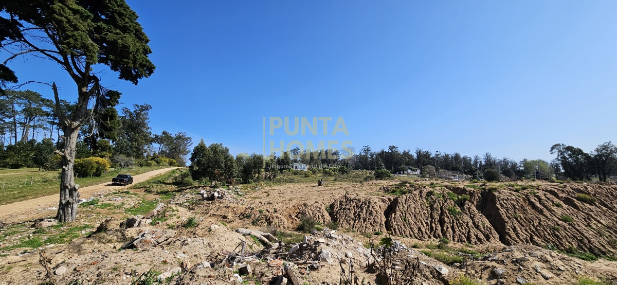 Terreno ID.3793 - **Venta** Terrenos en venta frente a Club de Golf de Punta del Este