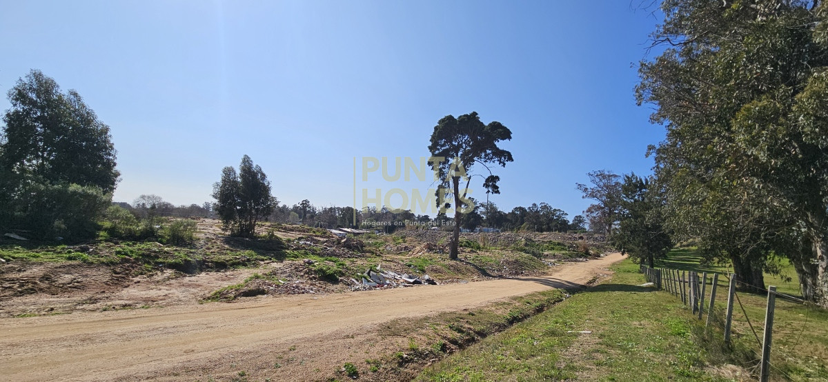 Terreno ID.3793 - **Venta** Terrenos en venta frente a Club de Golf de Punta del Este