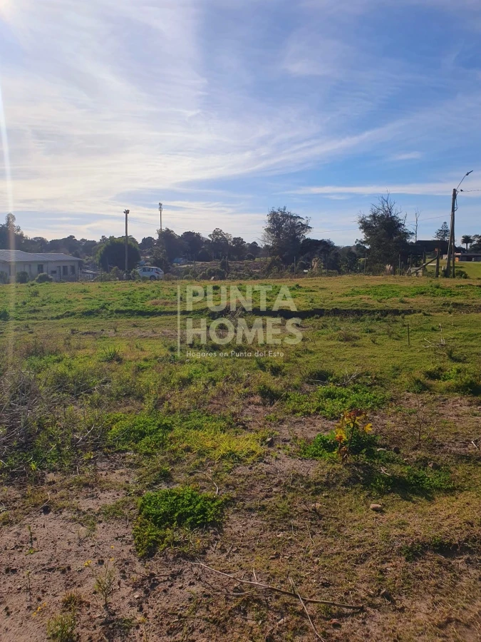 Terreno ID.1802 - Venta de Terreno de 1368 m2 frente al Club de Golf de Punta del Este.