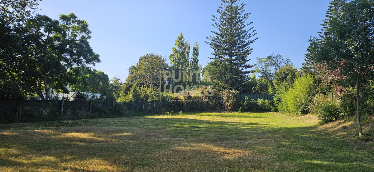 Terreno ID.3826 - **Venta** Terreno 1100m² en Barrio Golf Punta del Este  Ideal casa familiar