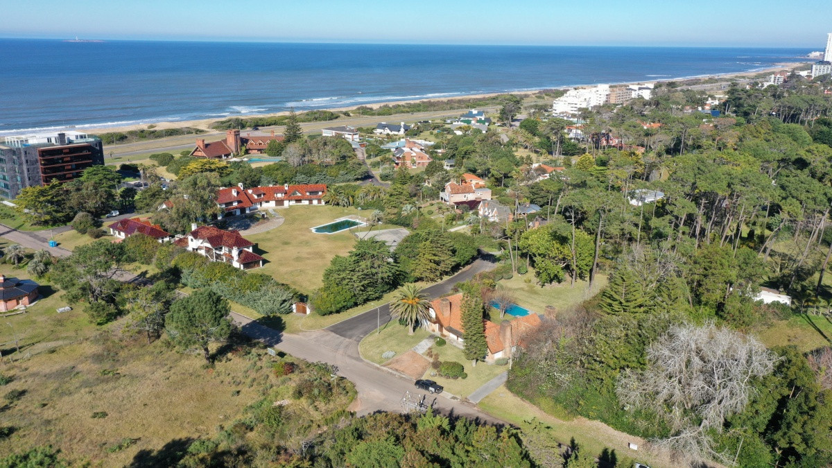 Venta de Terreno de 967 m2 , en San Rafael, Punta del Este. a 200 mts del Mar.