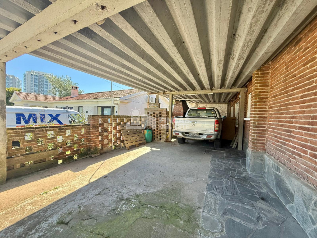 Casa ID.2490/Casa-en-venta-2-DORMITORIOS-EN-PUNTA-DEL-ESTE - Casa en venta 2 DORMITORIOS EN PUNTA DEL ESTE