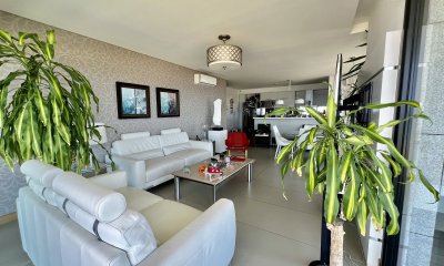 Apartamento en venta en primera línea playa Mansa, Punta del Este.
