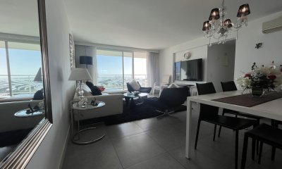 Piso intermedio de 2 dorrmitorios en venta en Torre Yoo