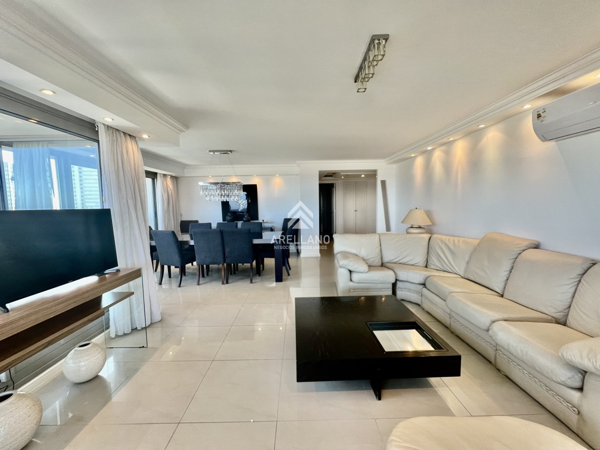 Apartamento ID.3656 - Venta apartamento 3 dormitorios y dependencia Brava 