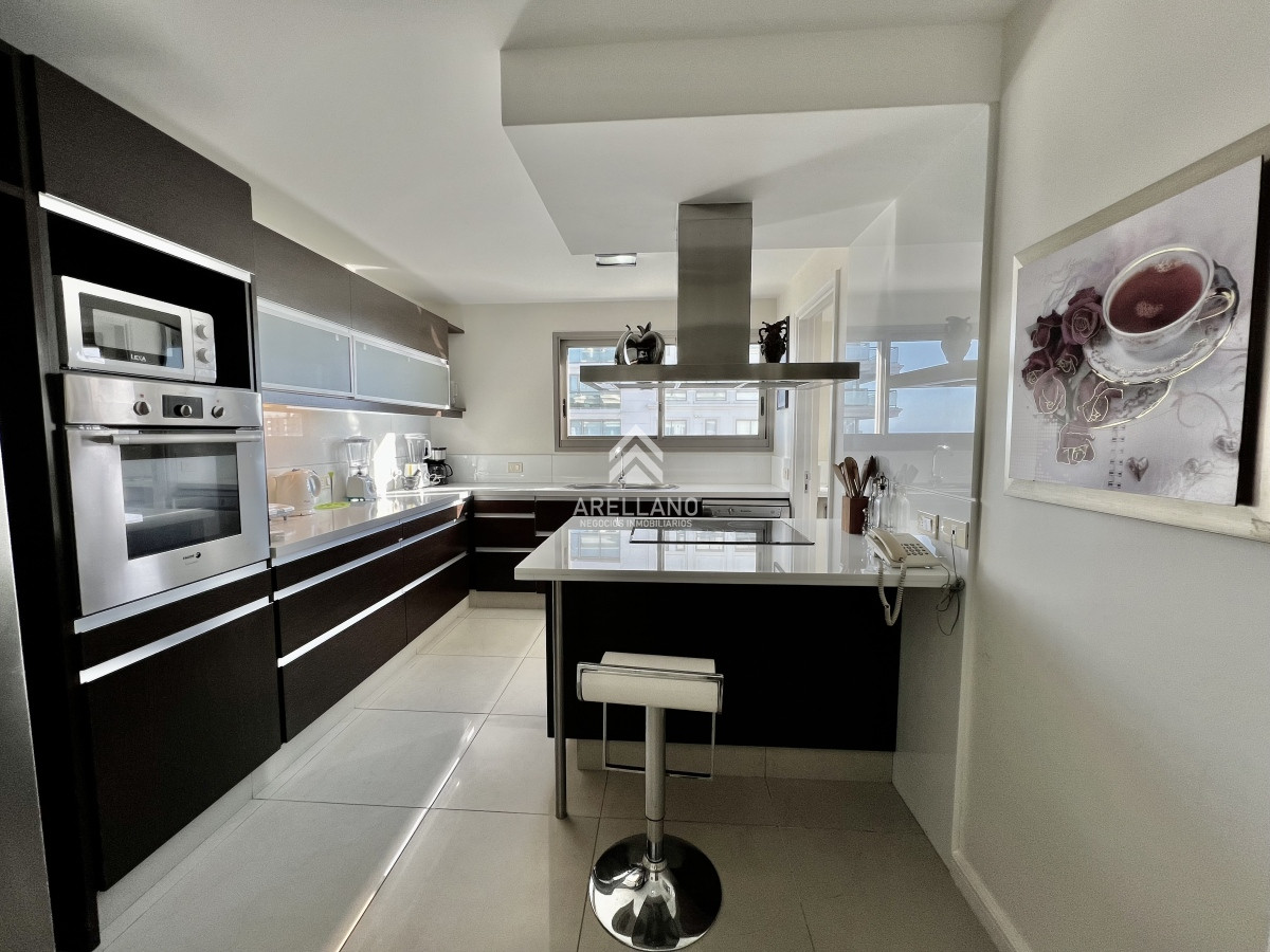 Apartamento ID.3657 - Venta apartamento 3 dormitorios y dependencia Brava 