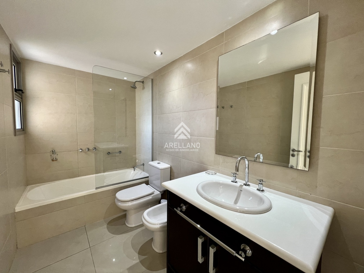 Apartamento ID.3657 - Venta apartamento 3 dormitorios y dependencia Brava 