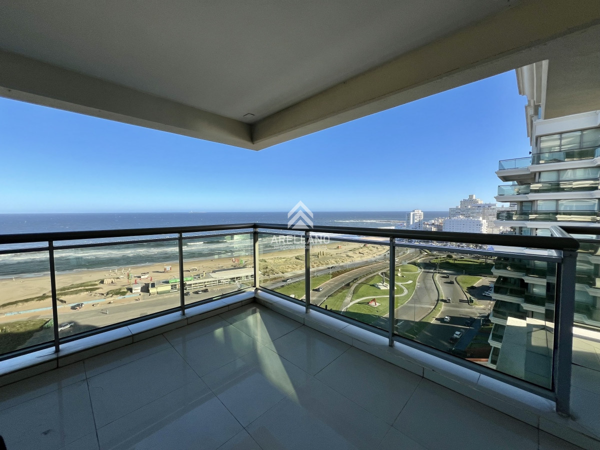 Apartamento ID.3657 - Venta apartamento 3 dormitorios y dependencia Brava 