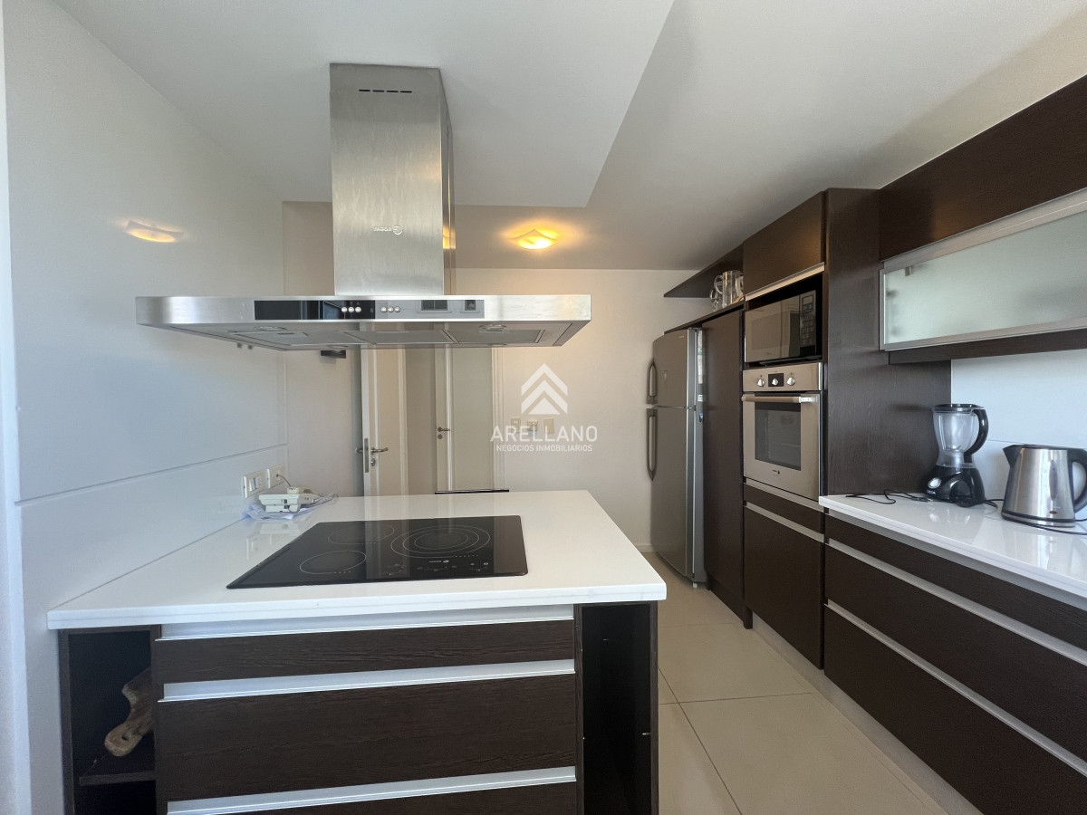 Apartamento ID.3656 - Venta apartamento 3 dormitorios y dependencia Brava 