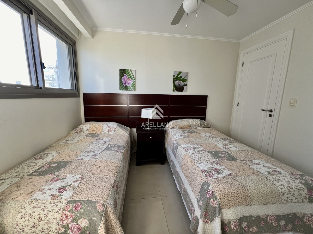 Apartamento ID.3657 - Venta apartamento 3 dormitorios y dependencia Brava 