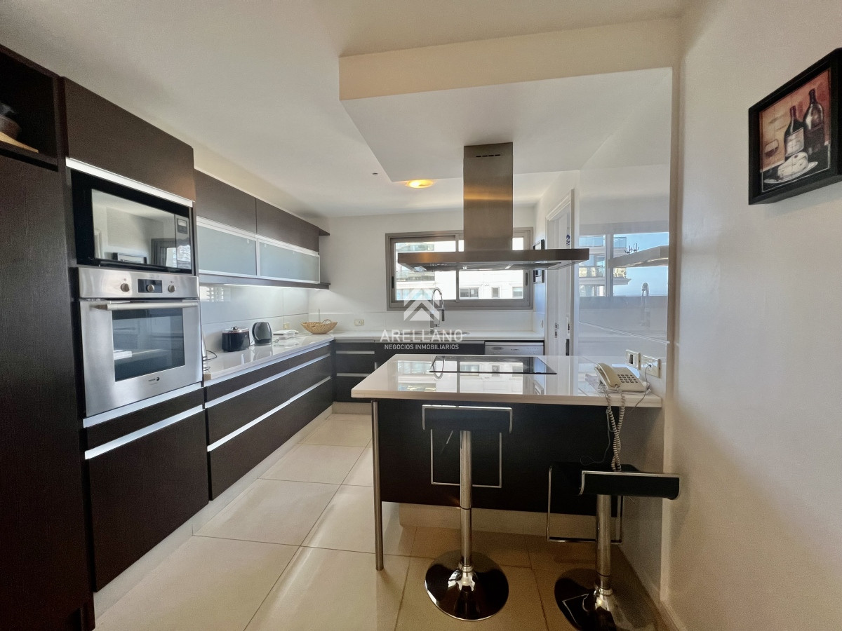 Apartamento ID.3656 - Venta apartamento 3 dormitorios y dependencia Brava 