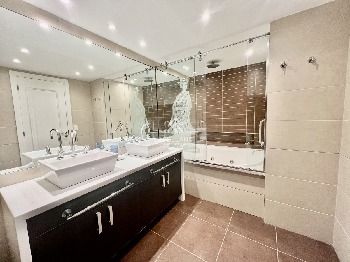 Apartamento ID.3656 - Venta apartamento 3 dormitorios y dependencia Brava 