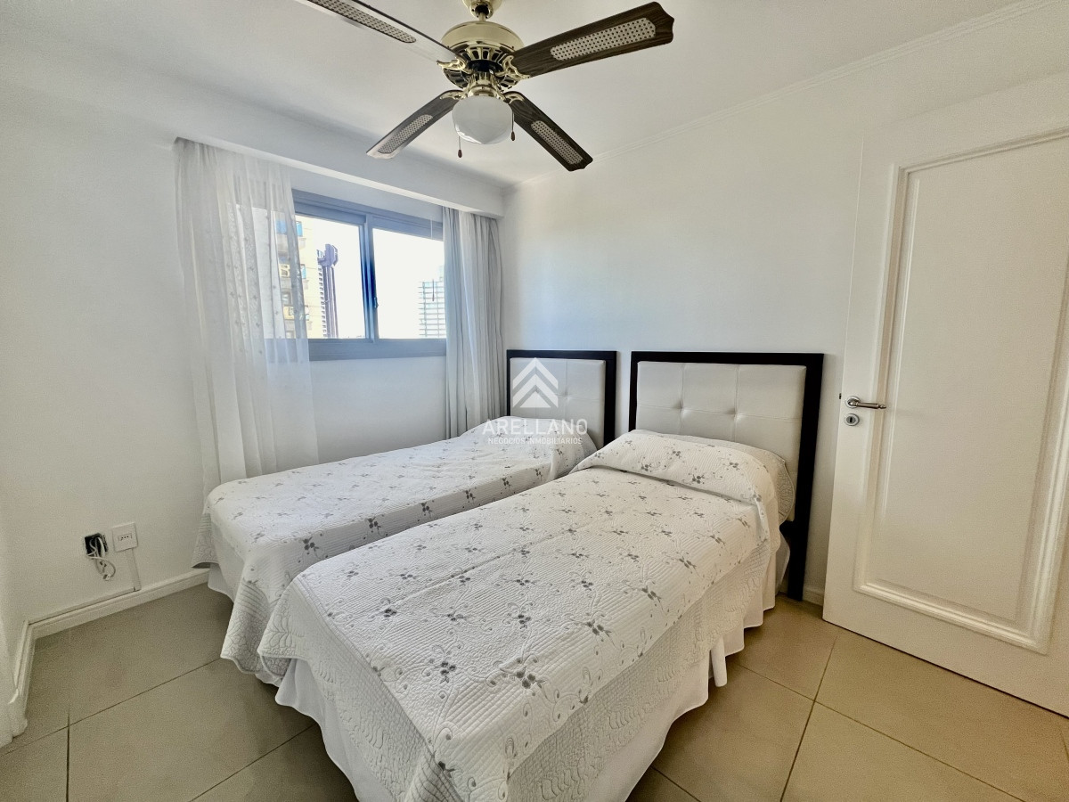 Apartamento ID.3656 - Venta apartamento 3 dormitorios y dependencia Brava 