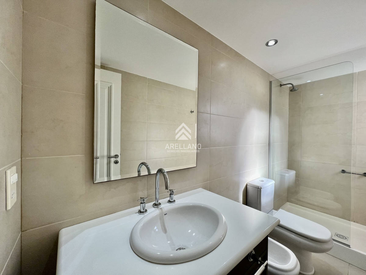 Apartamento ID.3657 - Venta apartamento 3 dormitorios y dependencia Brava 