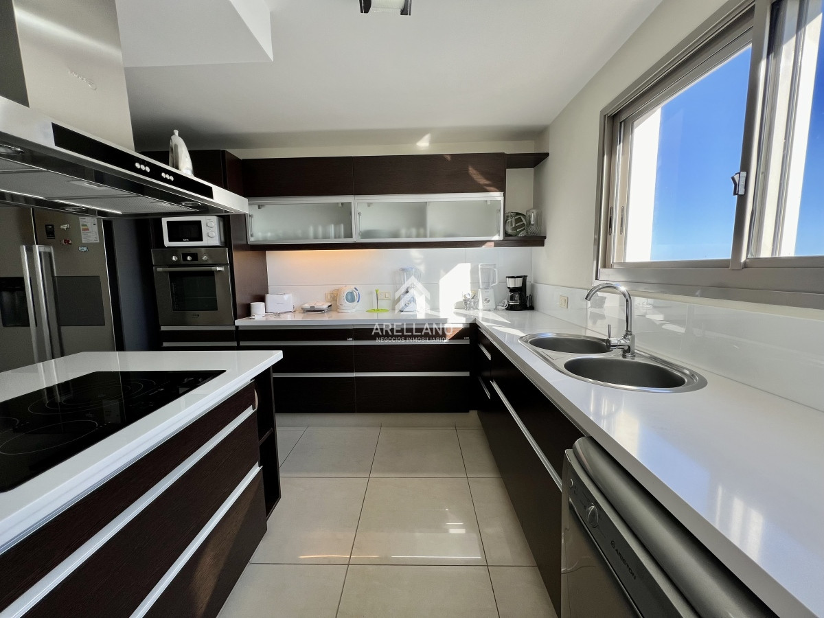 Apartamento ID.3657 - Venta apartamento 3 dormitorios y dependencia Brava 