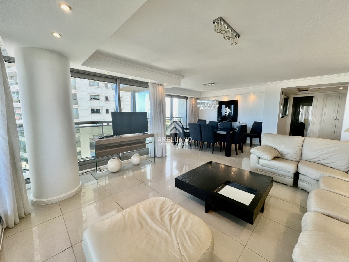 Apartamento ID.3656 - Venta apartamento 3 dormitorios y dependencia Brava 
